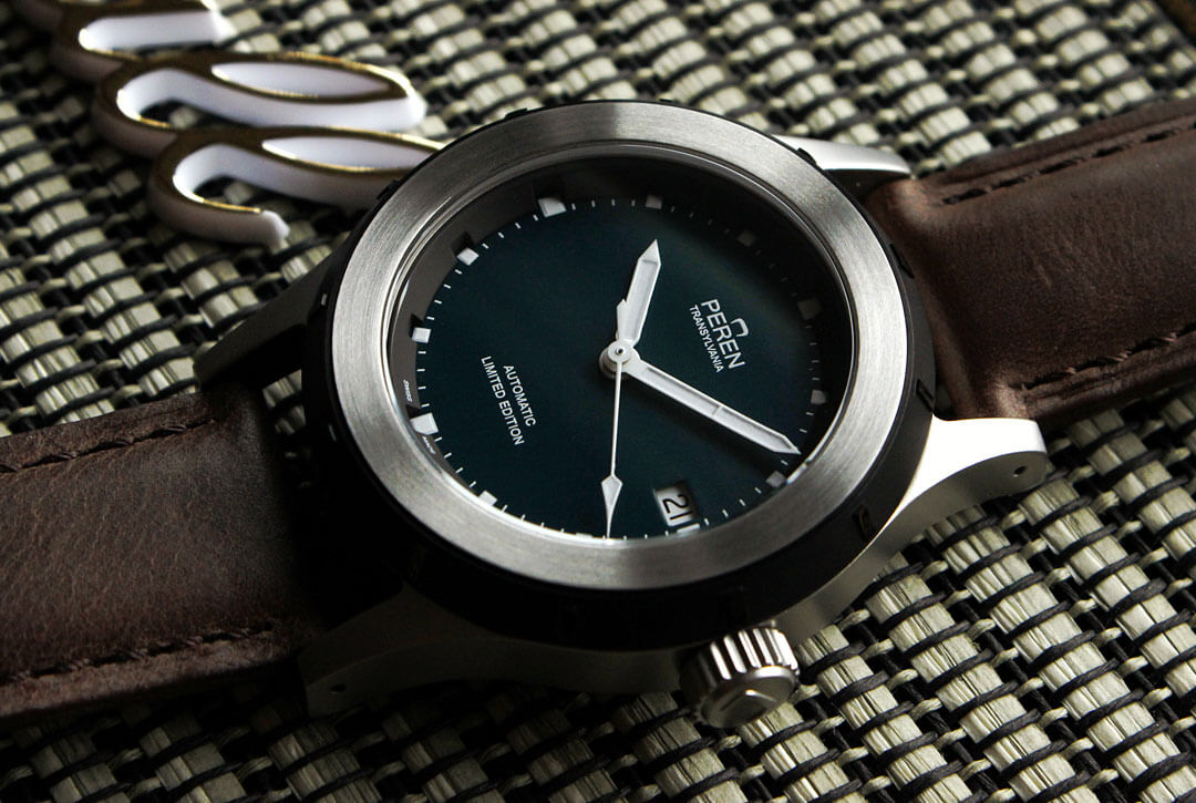 Peren Nera, la montre néo-vintage