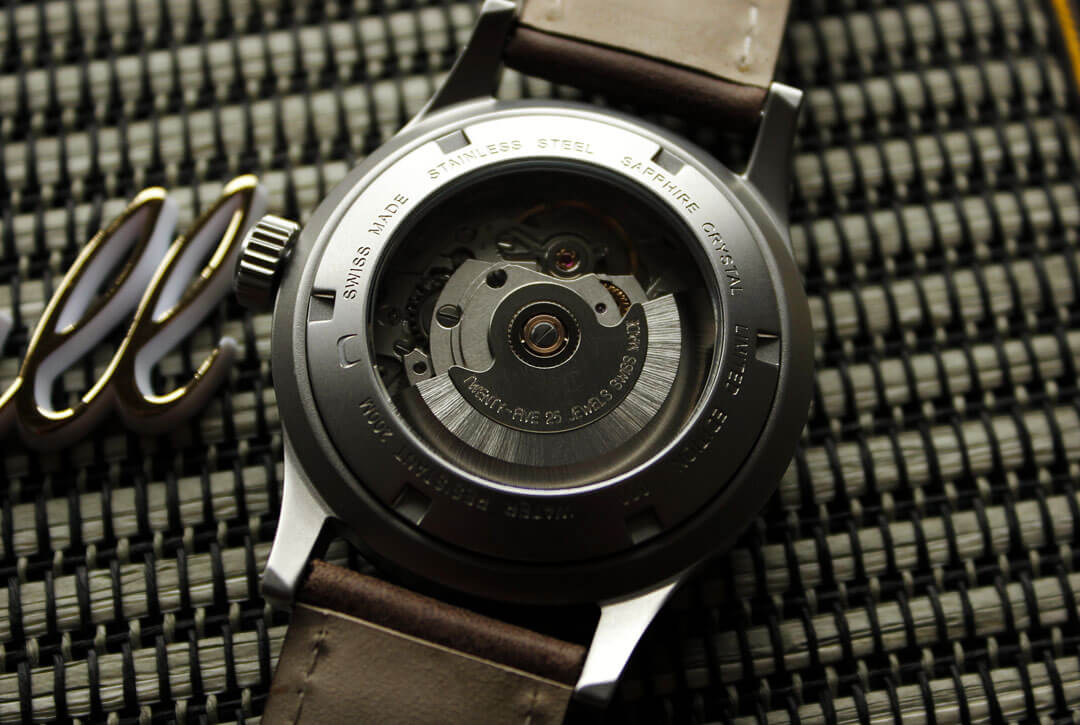 Peren Nera, la montre néo-vintage