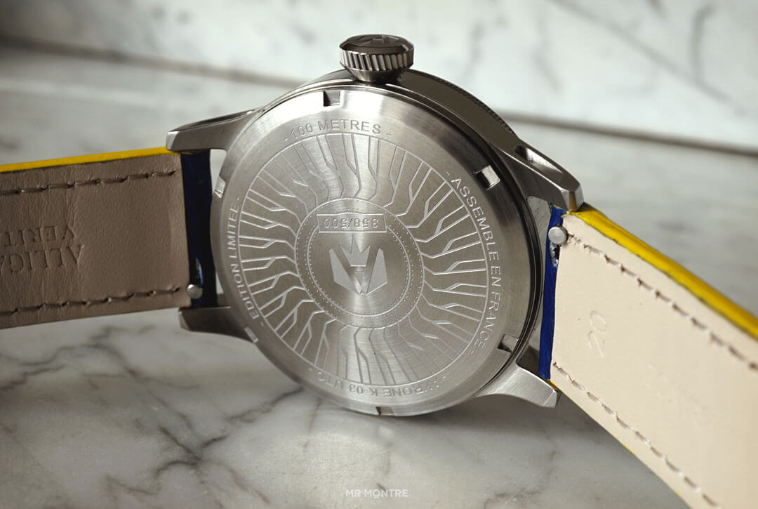 Akrone k03 la montre de dos