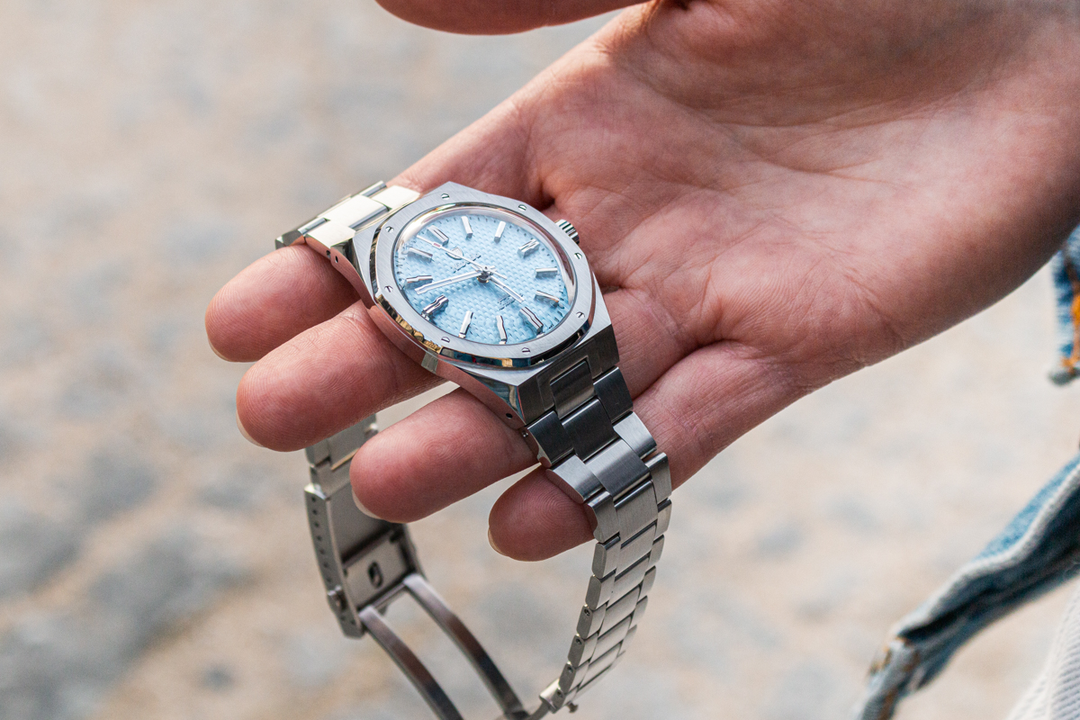 montre nivada grenchen f77 ice blue collaboration ocarat details boitier