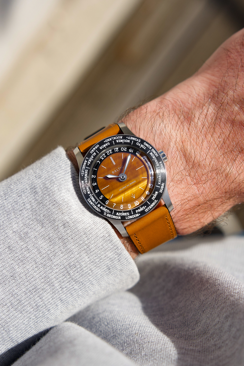heure du monde tiger eye