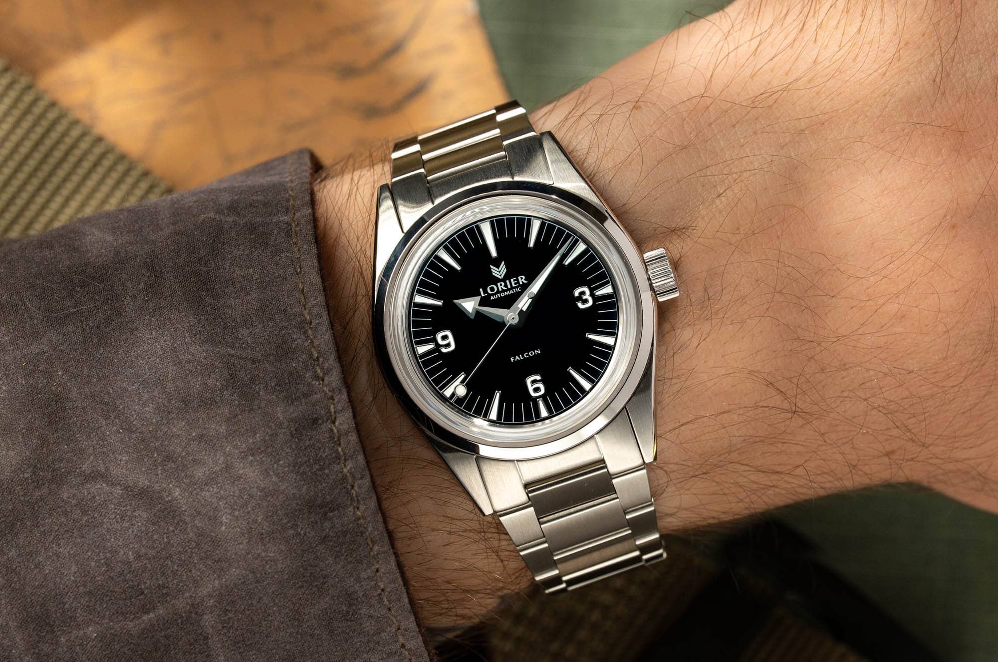 lorier falcon wrist hi res